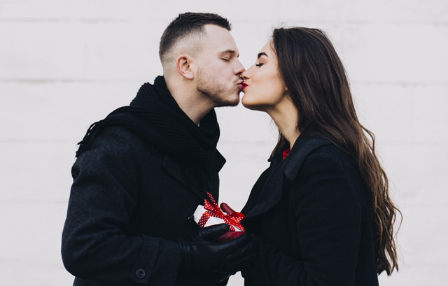 Couple Kissing Images